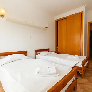 C03 - Gale In Apartamento
